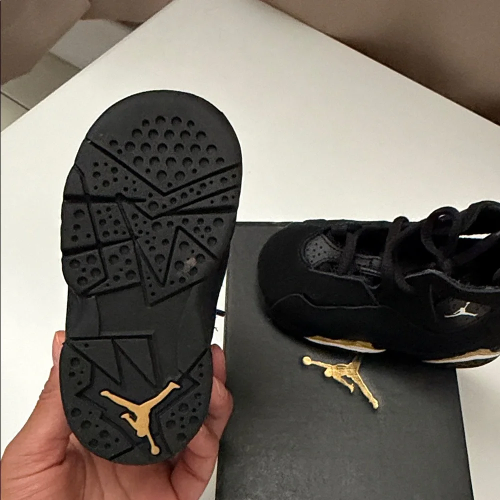 Jordan Kids True Flight Sneakers - Picture 2 of 2